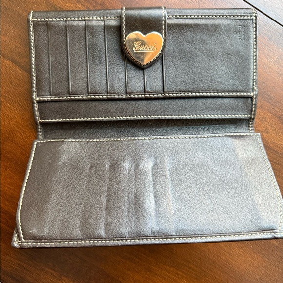 Authentic Gucci Heart Accent Brown and Beige Logo Long Wallet - Picture 4 of 9